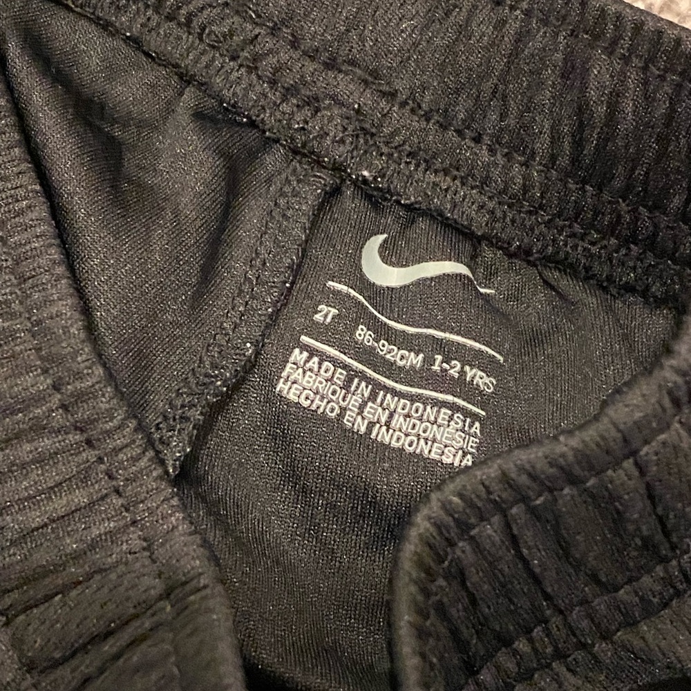 2T Nike Shorts - Picture 2 of 4
